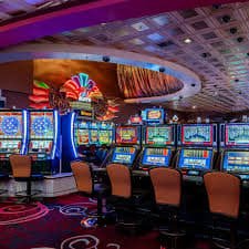 Super Slots slot game reels displayed on a Filipino player's smartphone